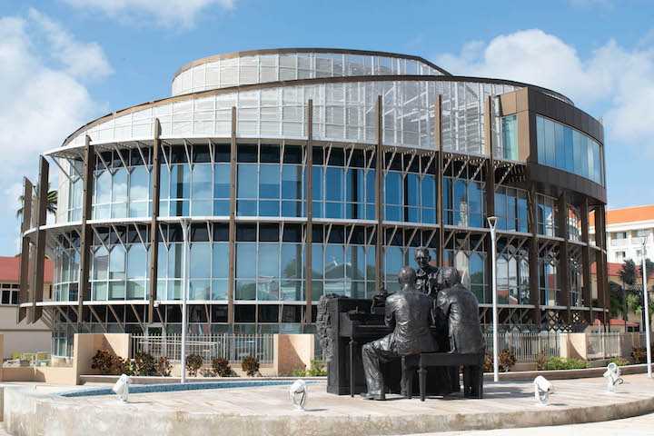 Plaza Padu overseeing the Cocolishi parliament Building in Aruba